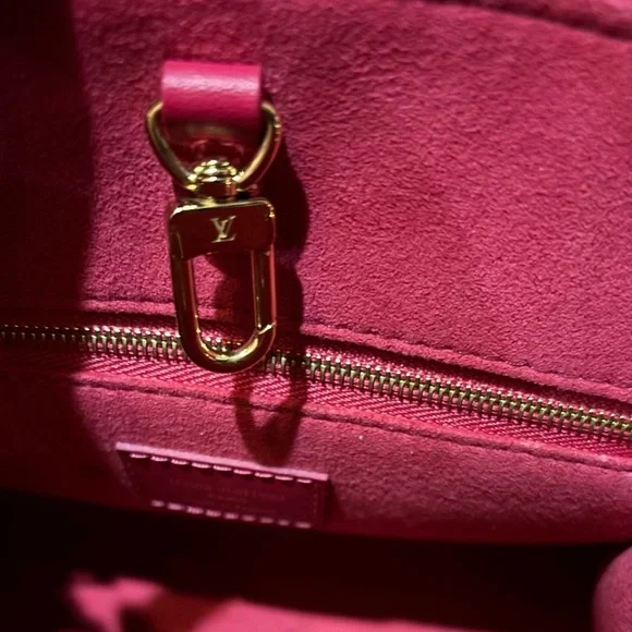 Louis Vuitton On The Go Empreinte PM Freesia in Leather with Gold-tone - Picture 6 of 12